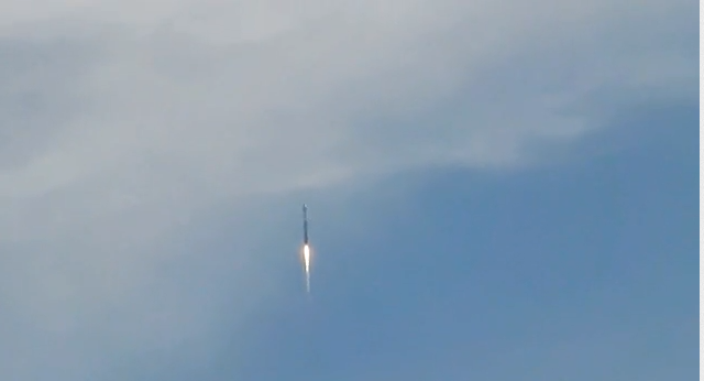 Atlas V rocket ripples through the sky